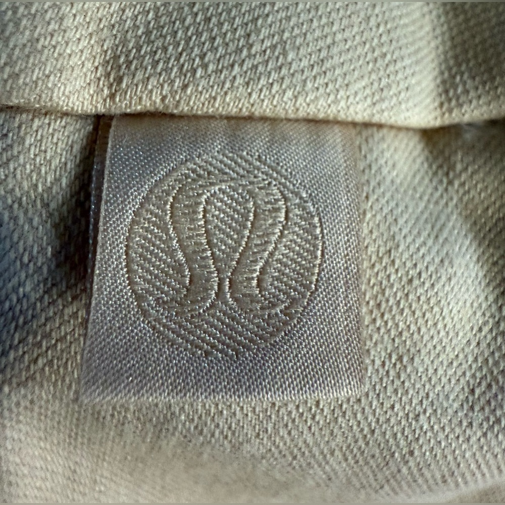 Lululemon Men’s Commission Classic-Fit Shorts 9”Oxford. Size 30”. Beige. NWOT. - Picture 7 of 7